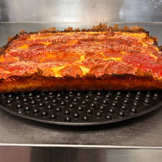 Detroit style Pizza (6x8) . 4 slices